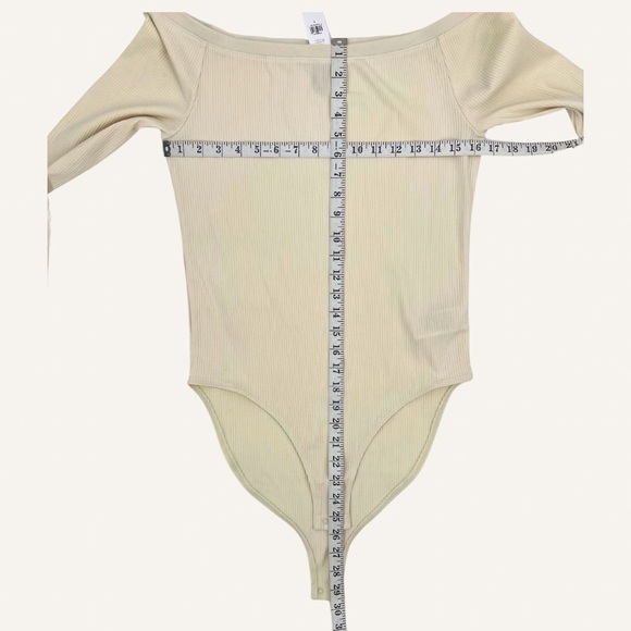 GAP (Large - NWT) Off-Cream Off-The-Shoulder Ladies Fitted Long Sleeve Bodysuit - Picture 5 of 8